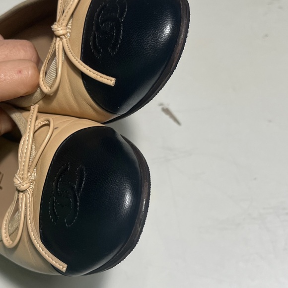 CHANEL Women's Tan and Black Loafers - Picture 2 of 12